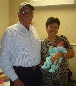 Abuela y Abuelo Leija con Ian