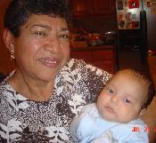 Abuela Leija con Ian